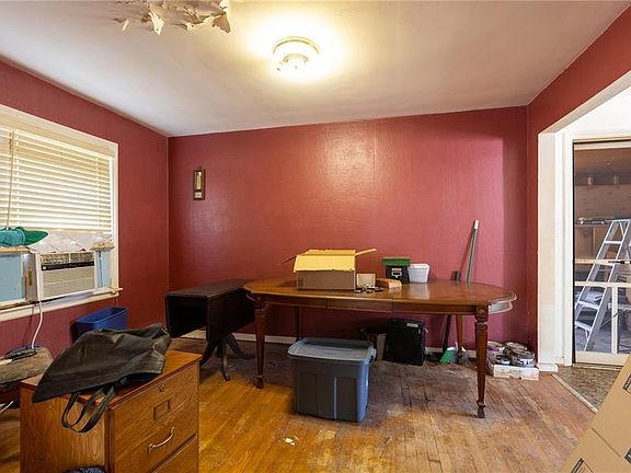 5th image of 7505 Oak St