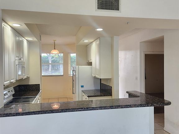 5th image of 27 Royal Palm Way #102
