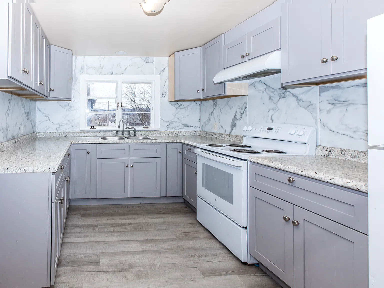 3 bed, 1400 sqft, $1,500 — Photo 3