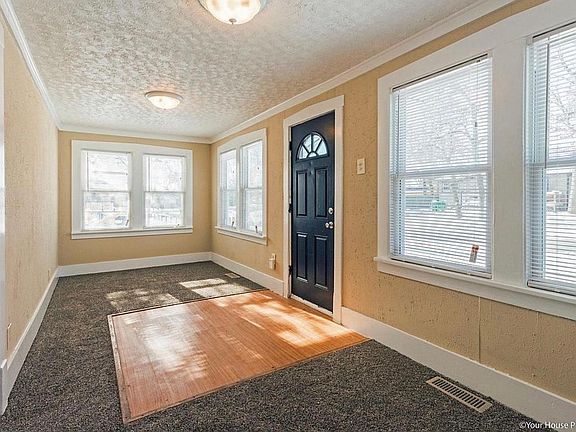 3rd image of 33613 N Forest Dr