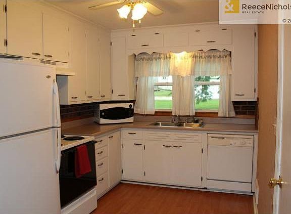 The well appointed kitchen comes complete with all the appliance