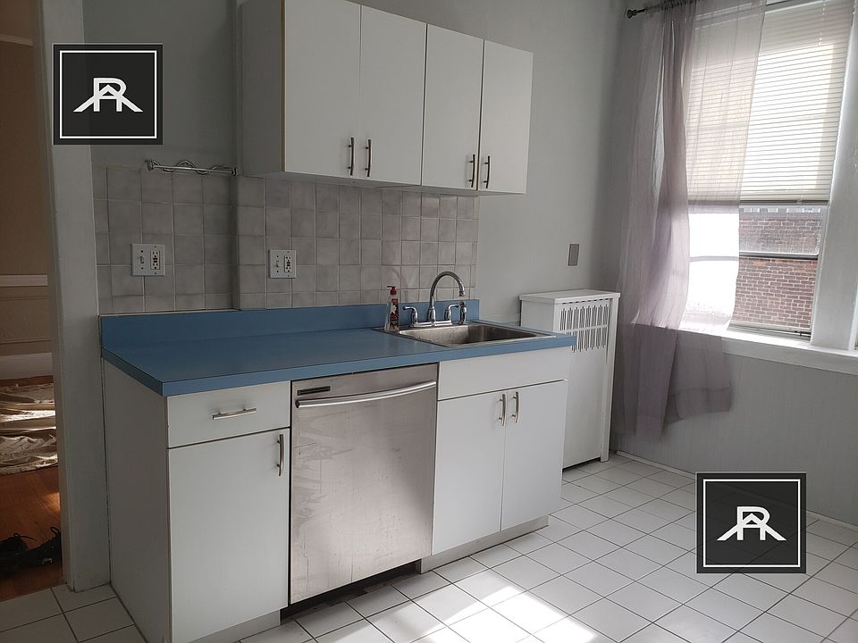 2nd image of 127 Chiswick Rd #11