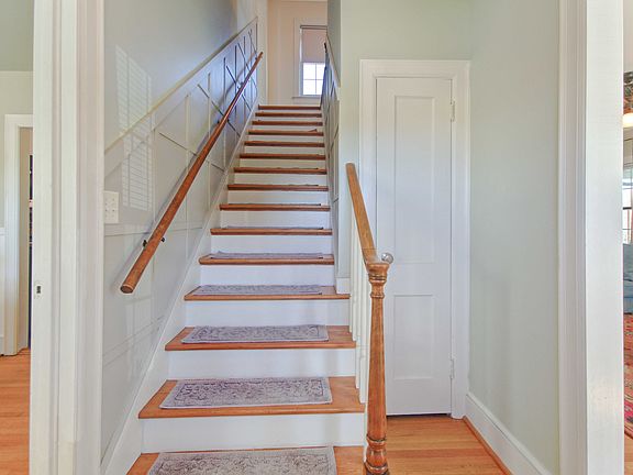 4th image of 208 S Franklin St