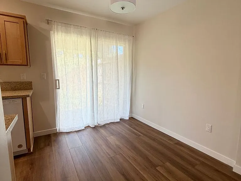 129 Olive St — Photo 5