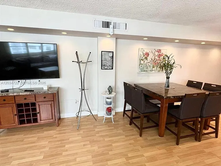 905 Brickell Bay Dr #1422 — Photo 2