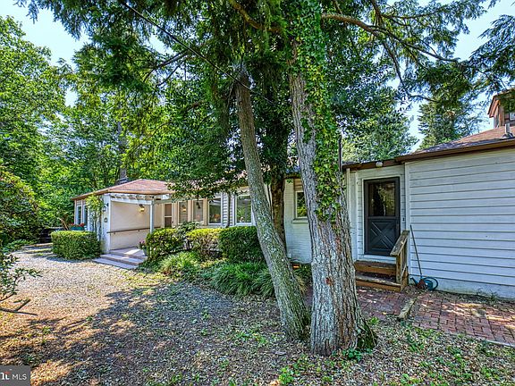 3rd image of 4844 Old Dominion Dr