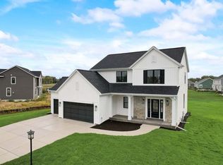 665 Twin Creeks Dr, Dousman, WI 53118
