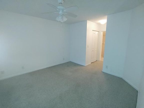 4th image of 3795 Island Club Cir #10