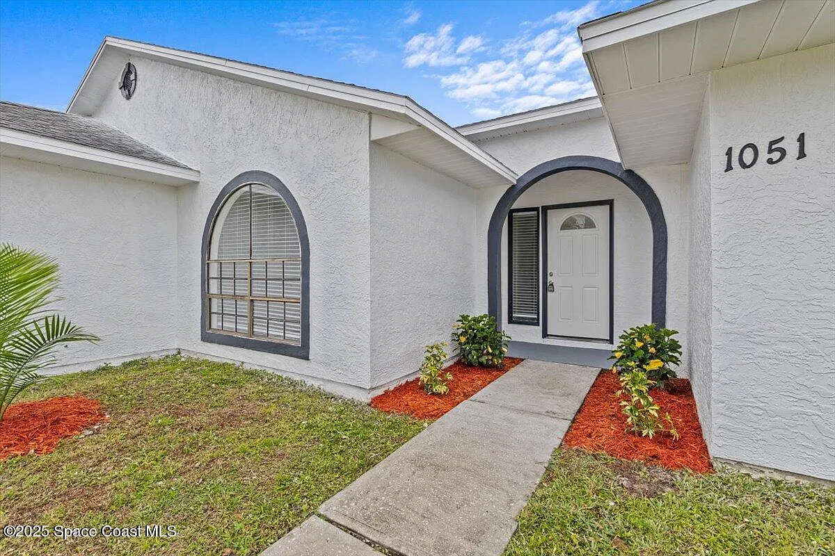 3 bed, 2.0 bath, 1416 sqft, $2,100 — Photo 4