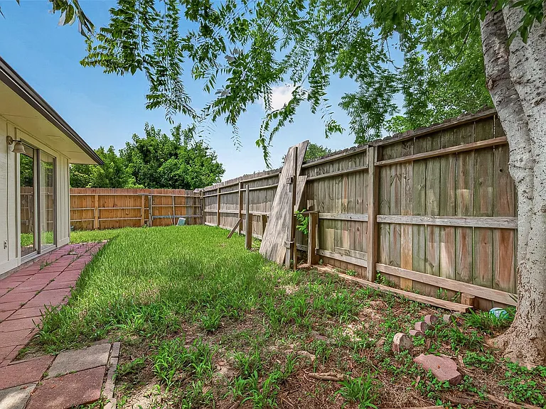 10814 Parkland Woods Dr — Photo 25