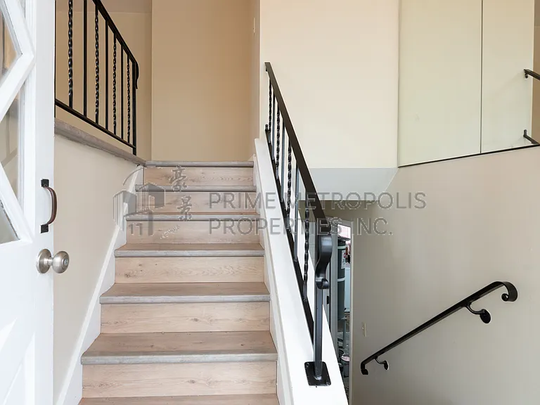 18003 Wayne Ave N — Photo 3