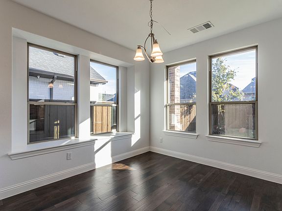 5th image of 1027 Huckleberry St #1027
