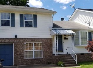 12 Cobblestone Ln, Huntington, WV 25705