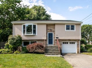 132 Ruggles Ave, Newport, RI 02840