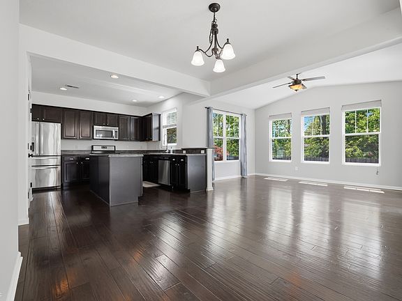 4th image of 4665 Muscatine Way