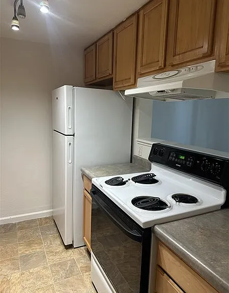 2300 Sycamore Ln #12 — Photo 6