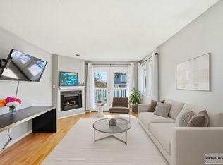 1538 Bowser Ave #203, North Vancouver, BC