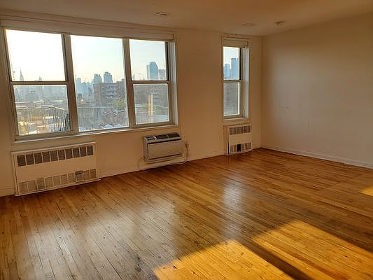 4th image of 50-15 39th St APT 6B