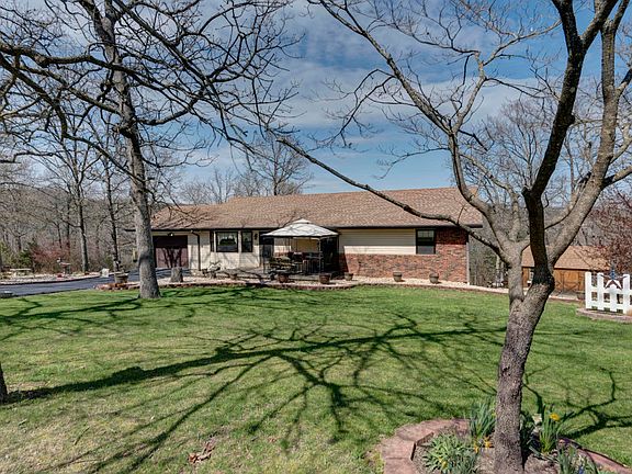 2nd image of 379 Shiloh Ln