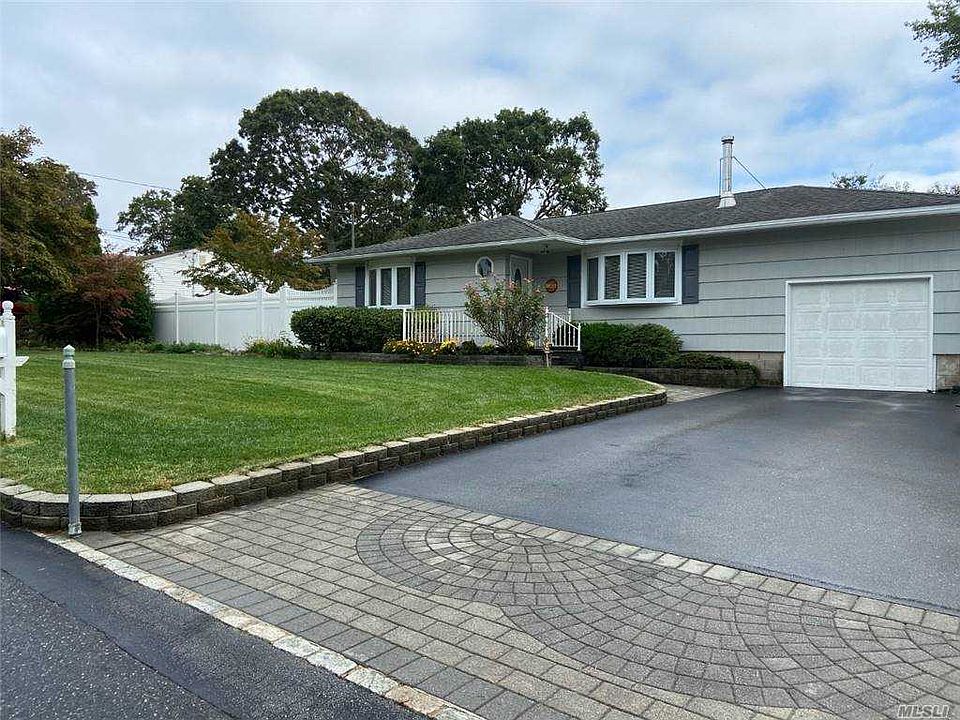 1st image of 20 Westwood Dr