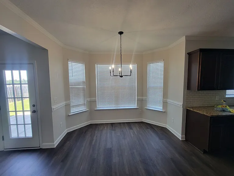 6026 Clifford St — Photo 9