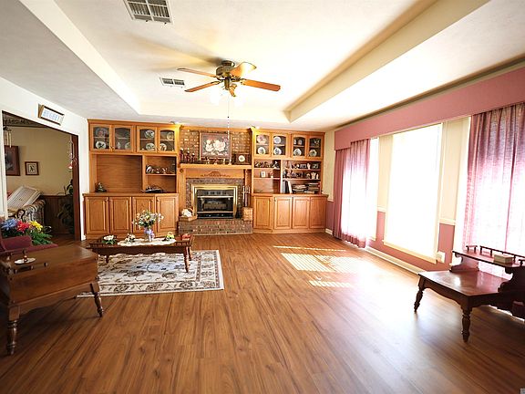 5th image of 105 Linwood Ct