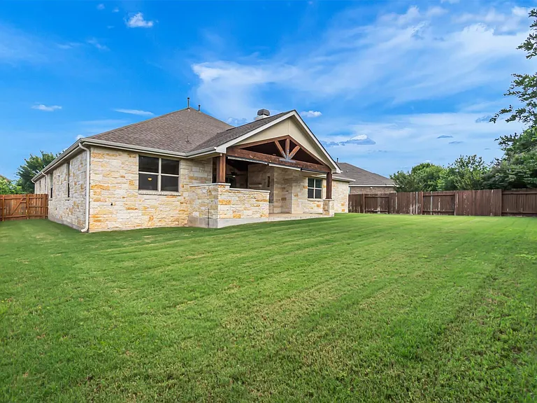 142 Goodwater Ct — Photo 38