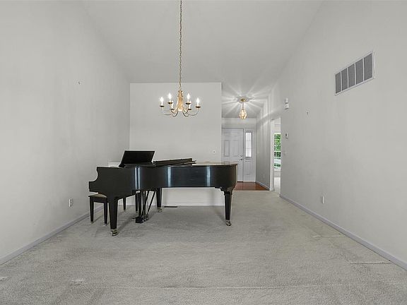 5th image of 10199 Chancery Ln