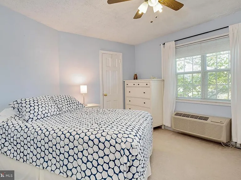 1612 W Abingdon Dr — Photo 18