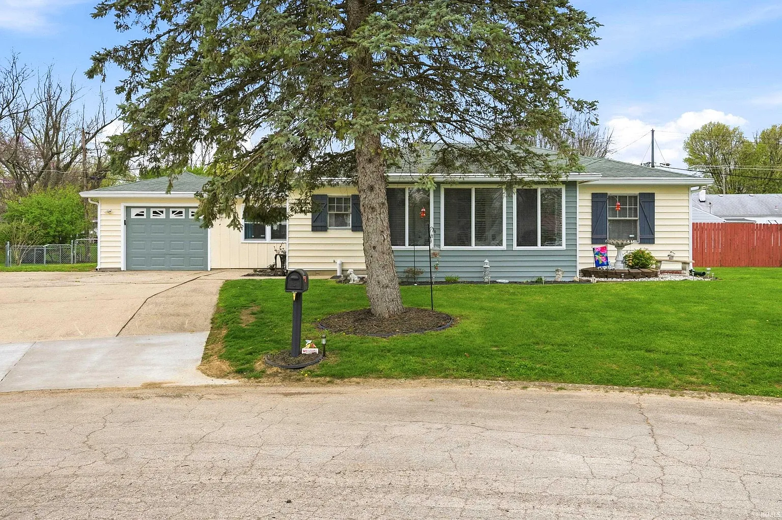 2101 E Grace Ct photo 1