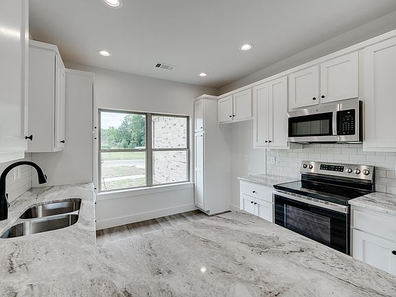 2nd image of 9 Dandelion Dr