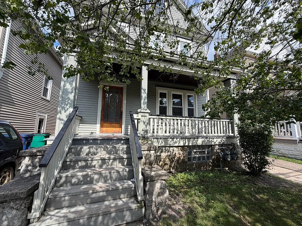 133 Bush St