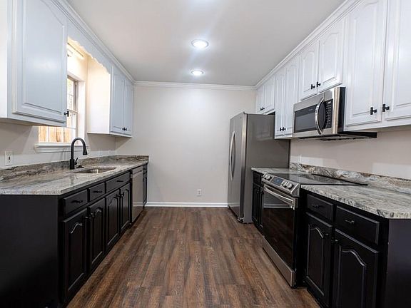 5th image of 1702 Chestnut Oak Dr