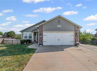 621 SW Tisha Ln, Grain Valley, MO 64029