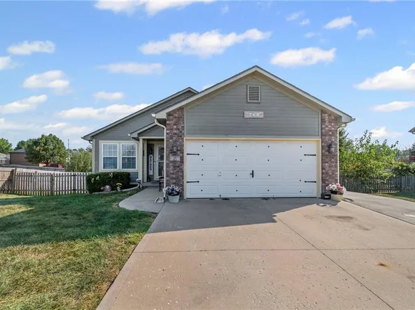 621 SW Tisha Ln, Grain Valley, MO 64029