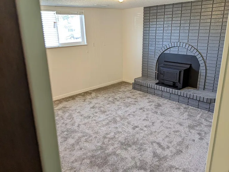200 N State St — Photo 18