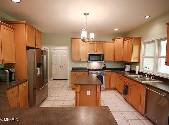 5th image of 49 Longmeadow Ln