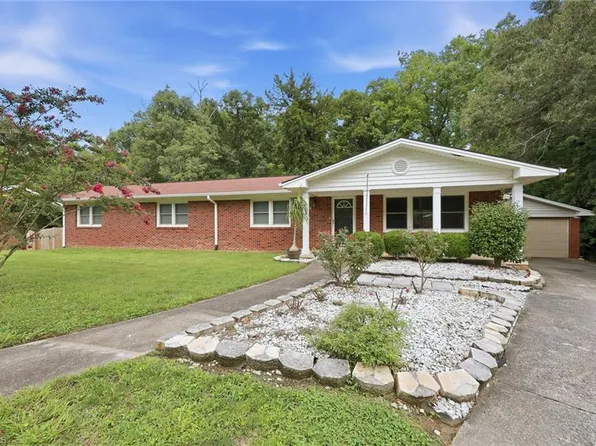 614 Ridgeway Dr, Burlington, NC 27217