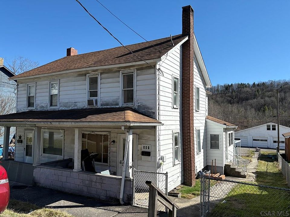 2nd image of 588 Railroad St