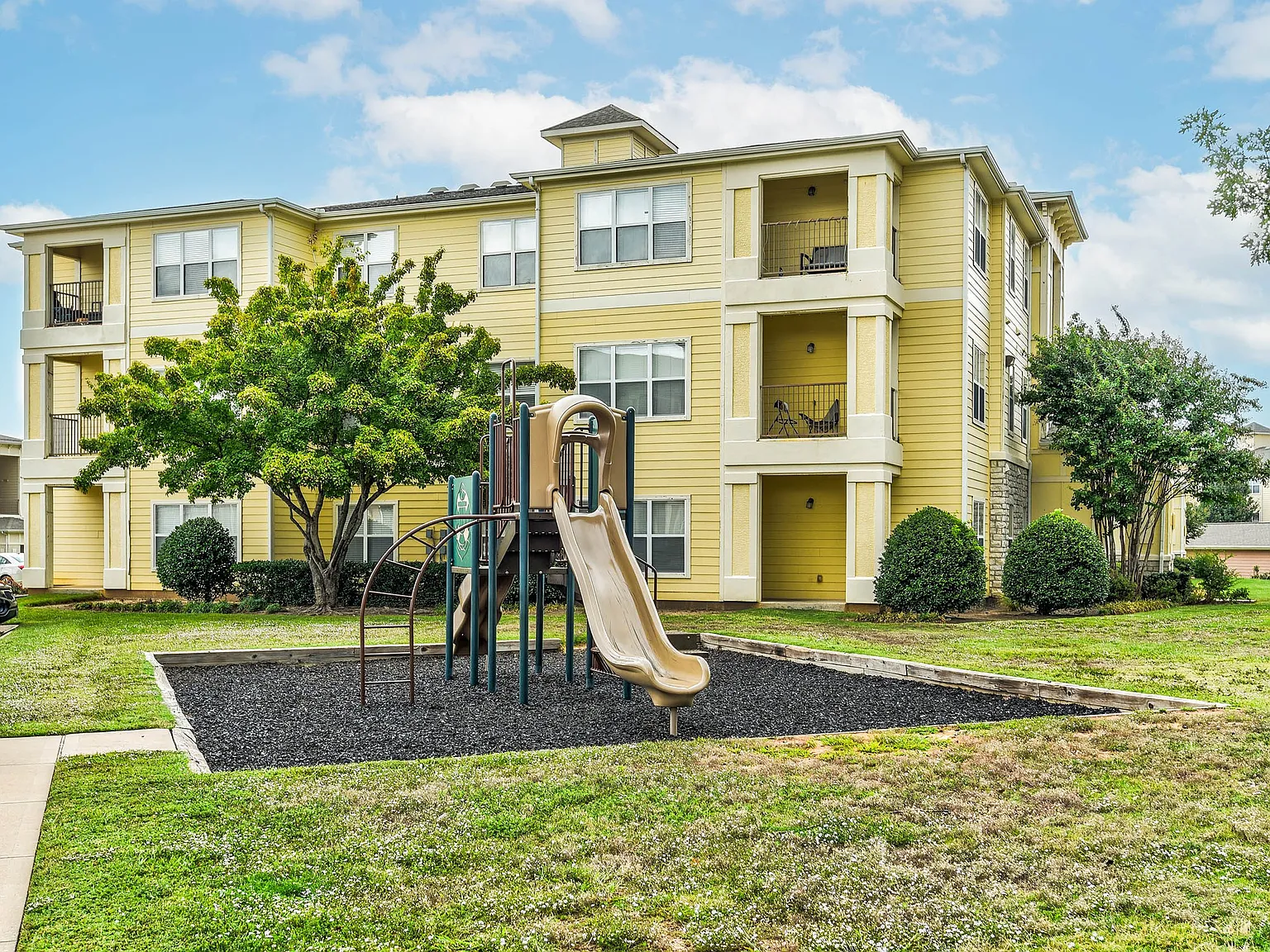 Sonoma Grande Apartments — Photo 4