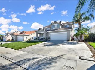 8574 De Loss Dr, Riverside, CA 92508