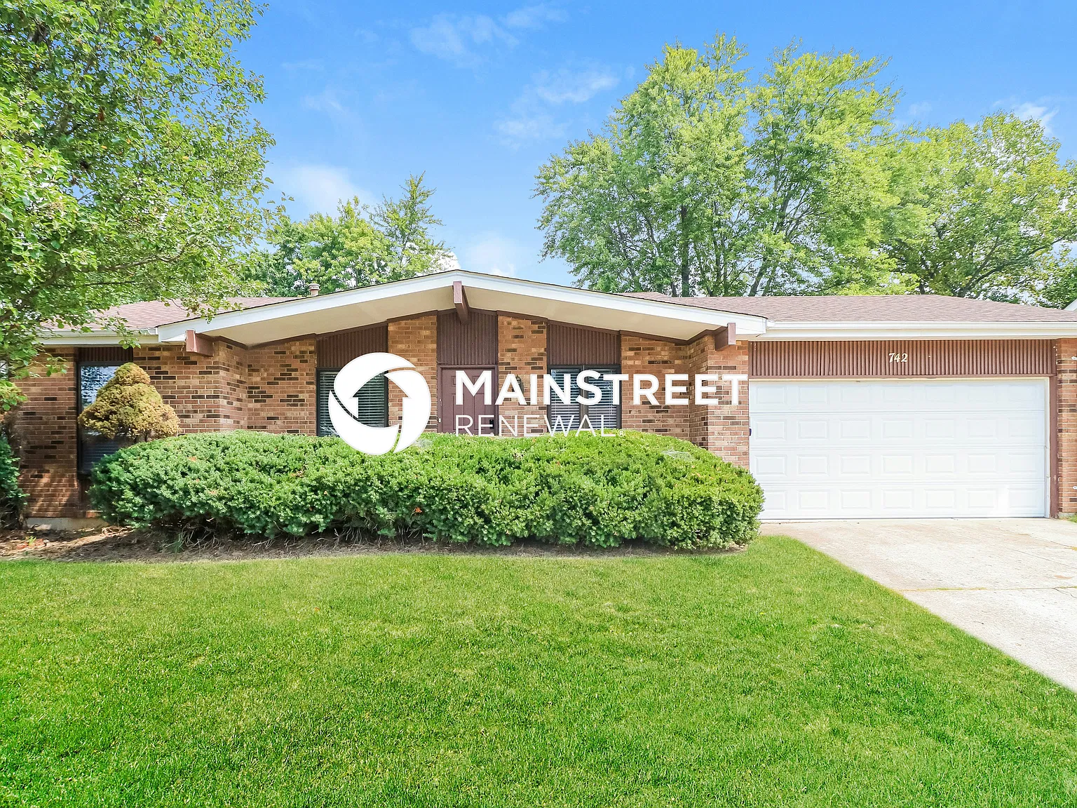 742 Doyne Dr — Photo 1