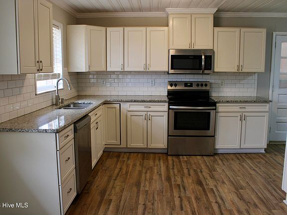 4th image of 704 Forest Road