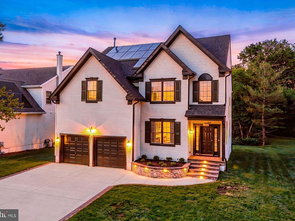 1st image of 12 Wood View Dr