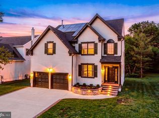 12 Wood View Dr, Mount Laurel, NJ 08054
