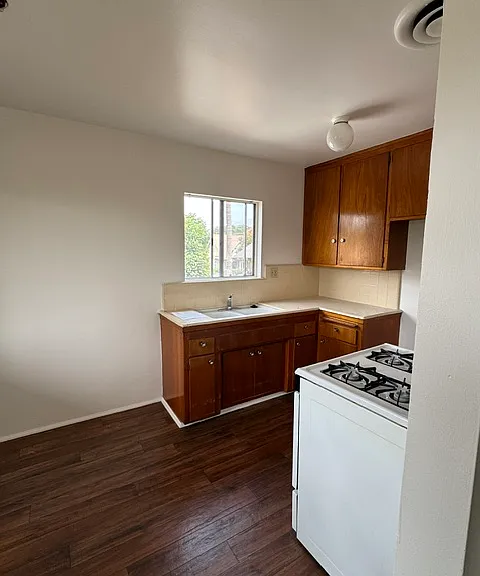 130 N Ivy Ave #C — Photo 5