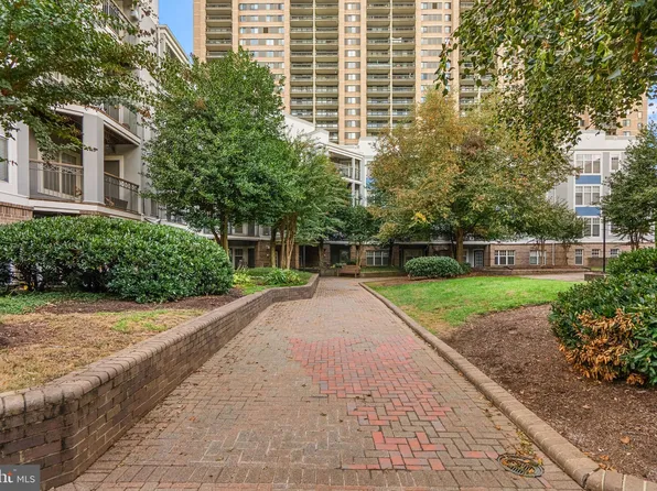 5563 Seminary Rd APT 302, Falls Church, VA 22041