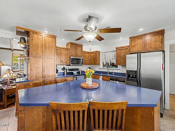 3rd image of 914 E 9TH Street