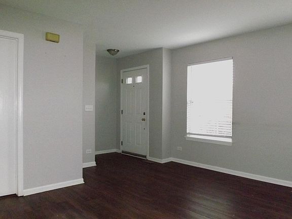 4th image of 595 Hobart Dr