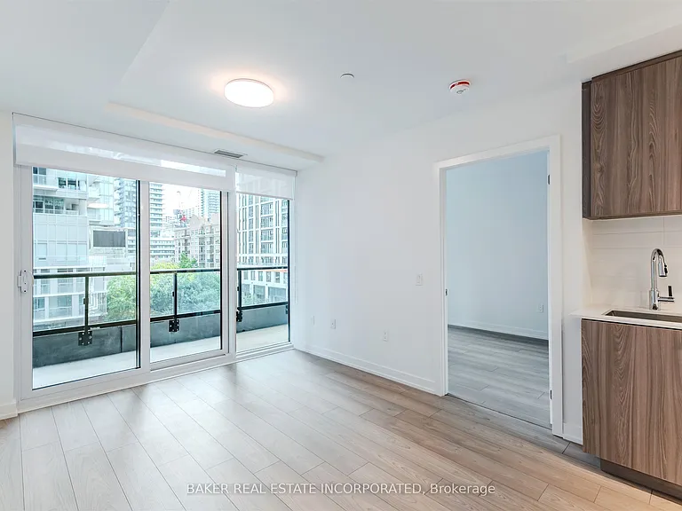 223 Redpath Ave #202 — Photo 6